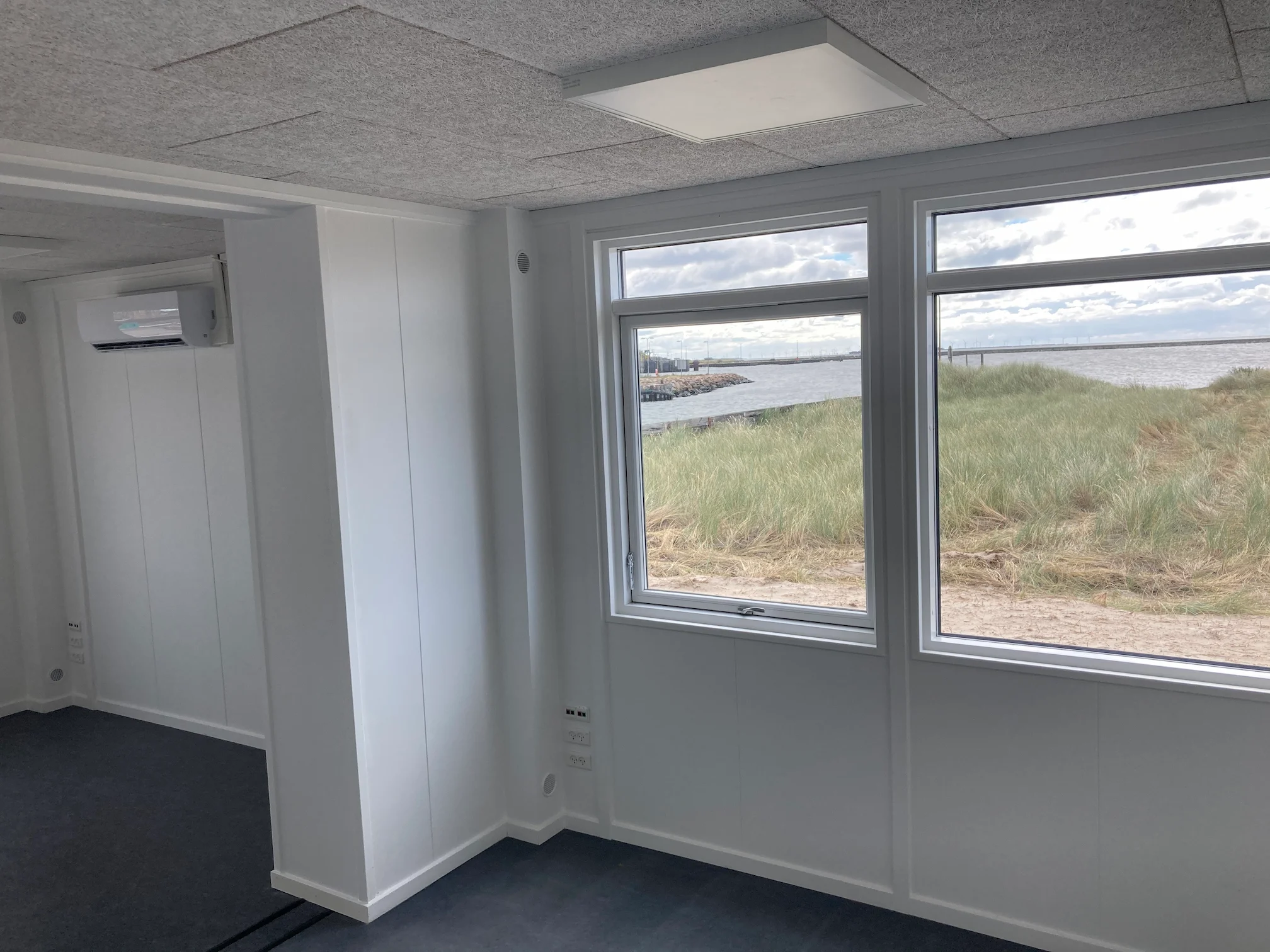 Kontorpavillon med havudsigt