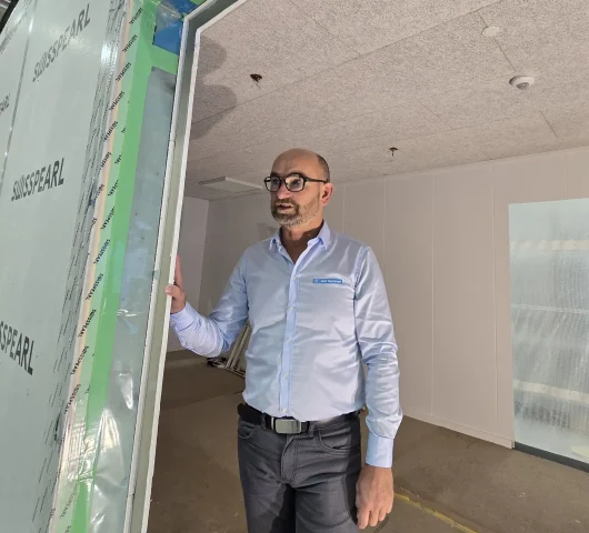 Kjeld Facius -Direktør i ABC Pavilloner og Concept Living, står i et modul